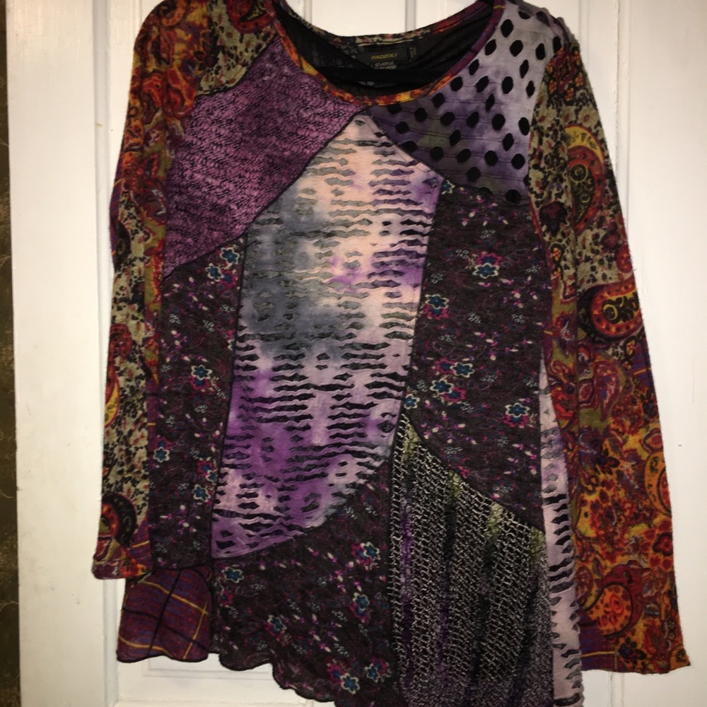 Radzoli tunic top